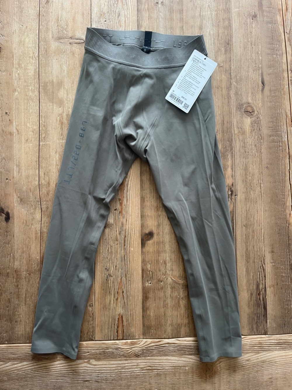 NWT Lululemon License To Train Tight 21”